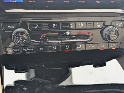 New 2025 Jeep Grand Cherokee Limited w/ Luxury Tech Group II image 25