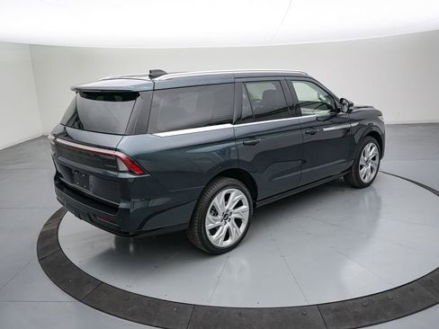 Used 2025 Lincoln Navigator Reserve image 4