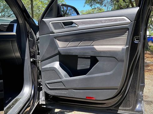 Used 2021 Volkswagen Atlas Cross Sport SE w/ Panoramic Sunroof Package FWD image 28