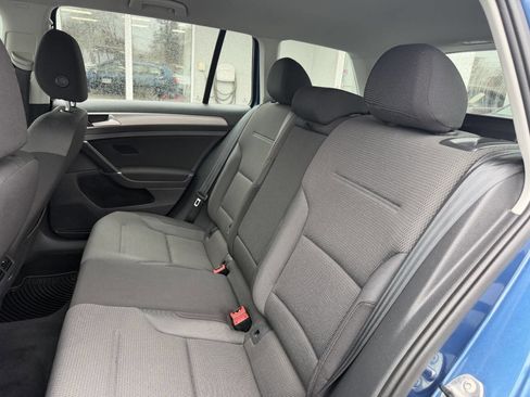 Used 2016 Volkswagen Golf S image 22