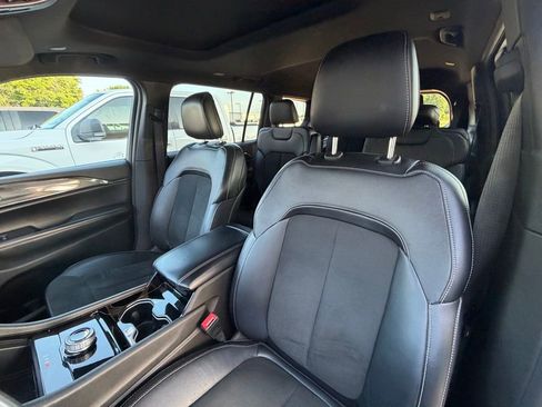 Used 2023 Jeep Grand Cherokee L Laredo AWD/4WD image 11
