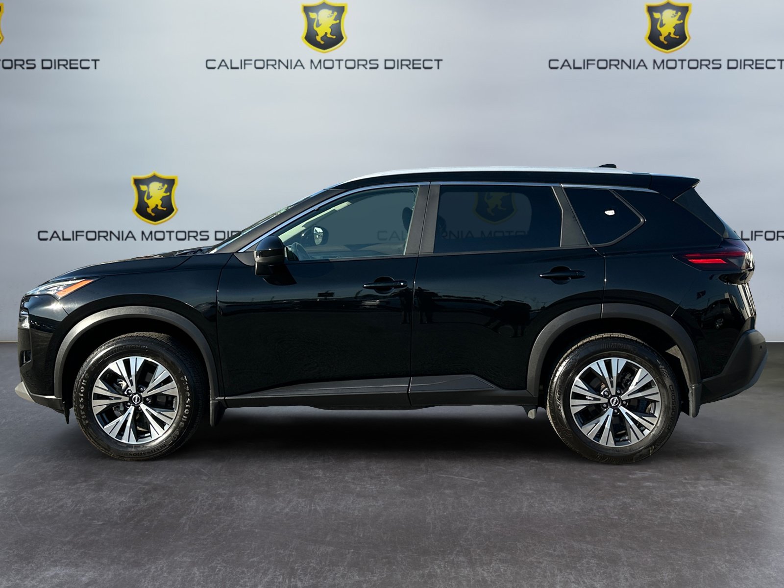 Used 2023 Nissan Rogue SV w/ SV Premium B Package FWD image 2