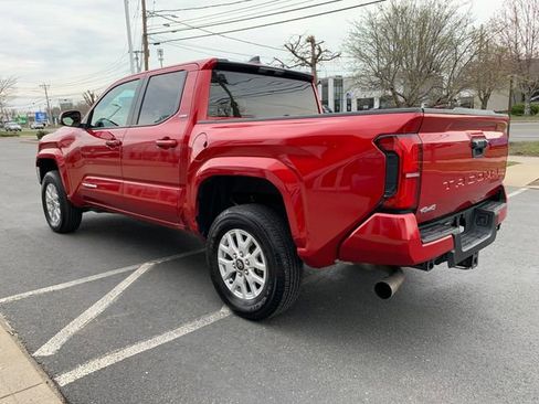 Used 2025 Toyota Tacoma SR5 AWD/4WD image 5
