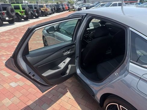 Used 2025 Honda Accord Sport image 27