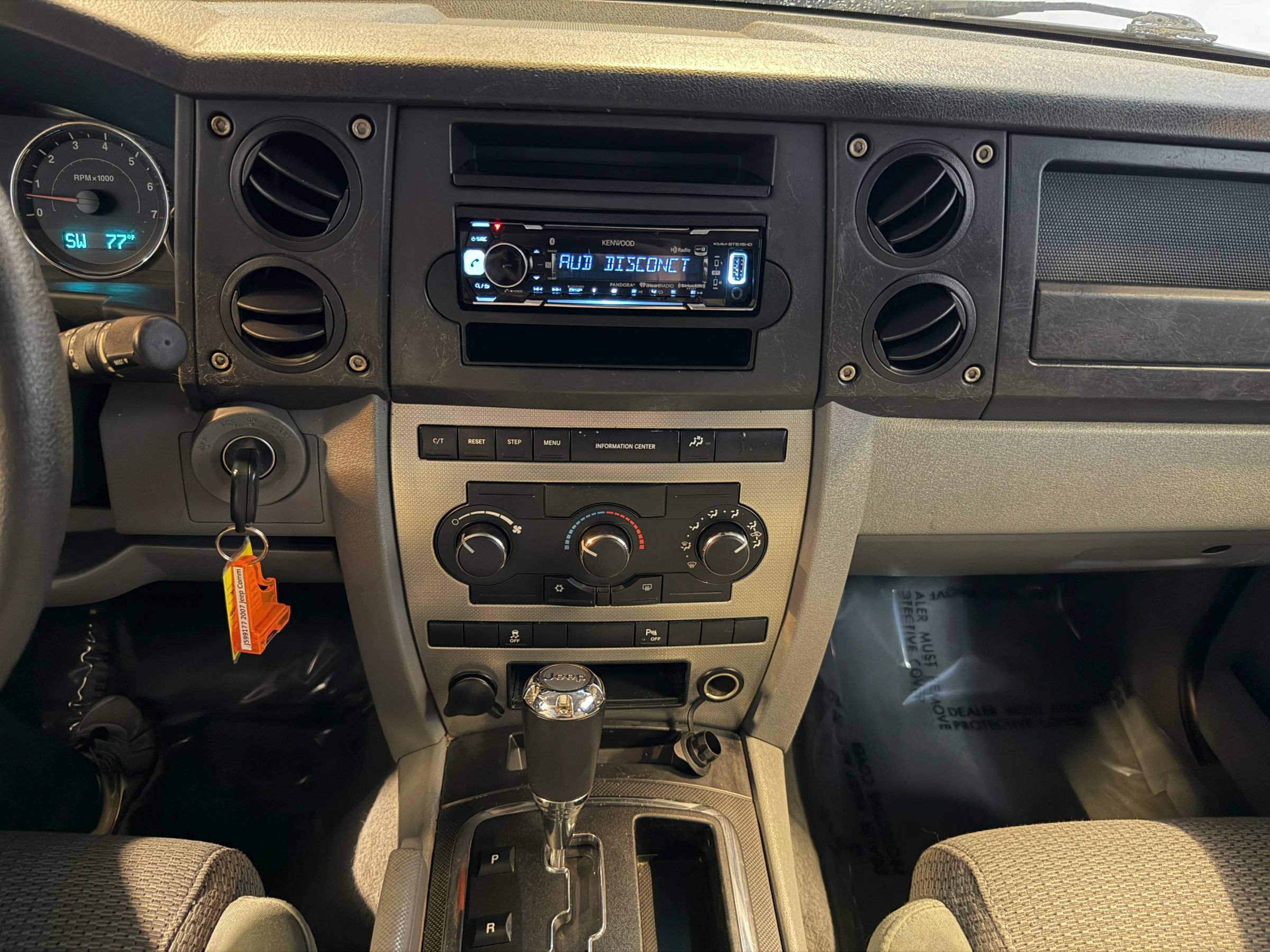 Used 2007 Jeep Commander Sport RWD image 16