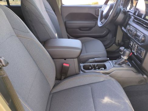 New 2026 Jeep Gladiator Sport image 19