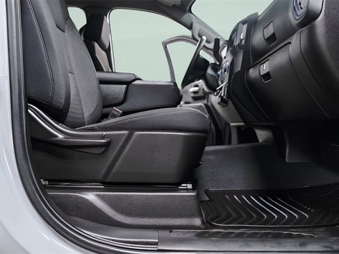 Used 2024 Chevrolet Silverado 1500 Custom image 34