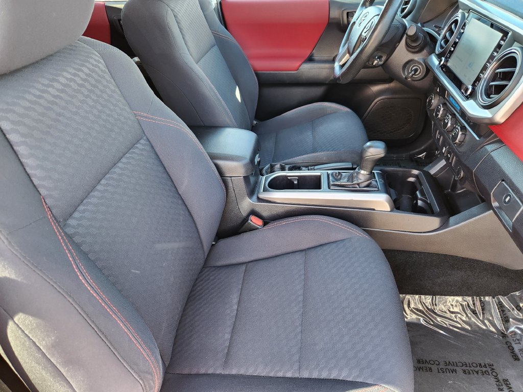 Used 2021 Toyota Tacoma SR5 AWD/4WD image 5