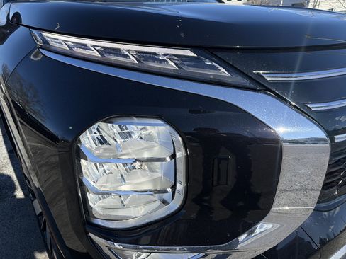 Used 2025 Mitsubishi Outlander SE image 7