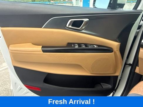 Used 2024 Kia Carnival LX FWD image 13
