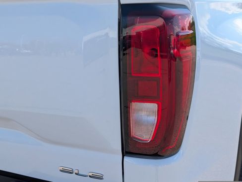 Used 2023 GMC Sierra 1500 SLE AWD/4WD image 17