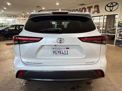 Used 2023 Toyota Highlander Limited image 9