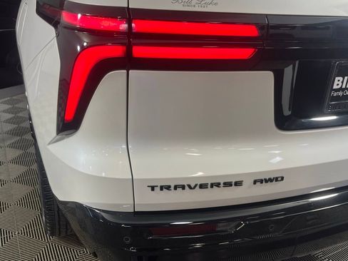 Used 2024 Chevrolet Traverse RS AWD/4WD image 13