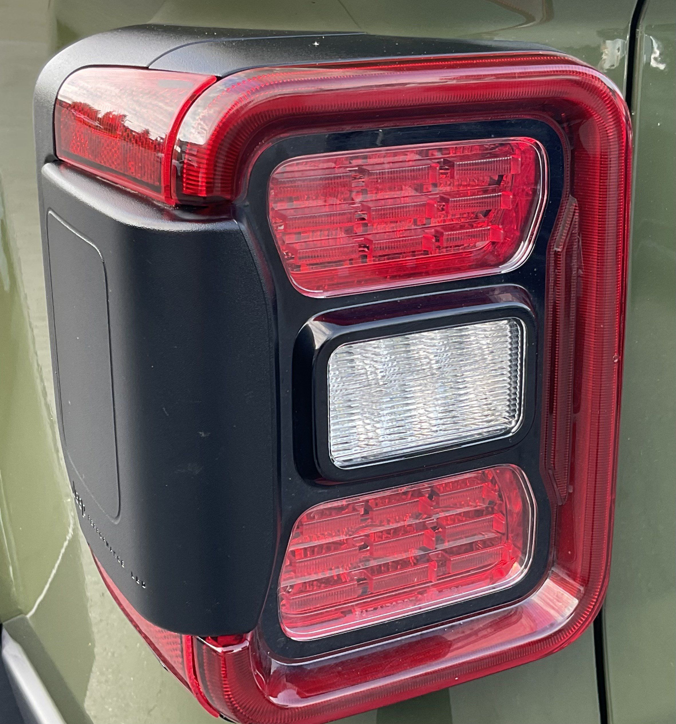 Used 2021 Jeep Gladiator Rubicon w/ Uconnect 4C Nav & Sound Group AWD/4WD image 12