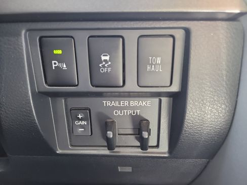 Used 2018 Toyota Tundra SR5 w/ TRD Sport Package image 27