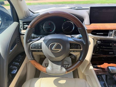 Used 2019 Lexus LX 570 4WD w/ Luxury Package image 23