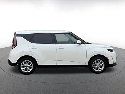 Used 2025 Kia Soul LX w/ LX Technology Package FWD image 16