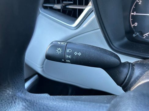 Used 2024 Toyota Corolla Cross L image 21