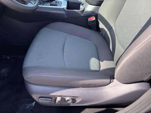 Used 2025 Toyota RAV4 XLE AWD/4WD image 19