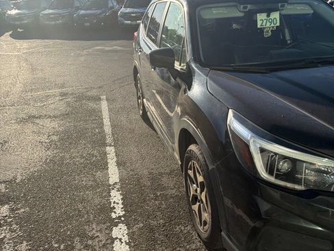 Used 2021 Subaru Forester Premium AWD/4WD image 3