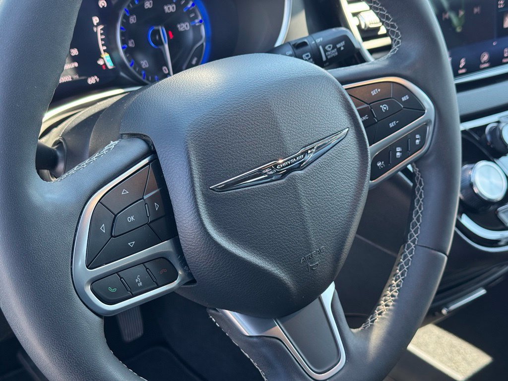 Used 2025 Chrysler Pacifica Select FWD image 17