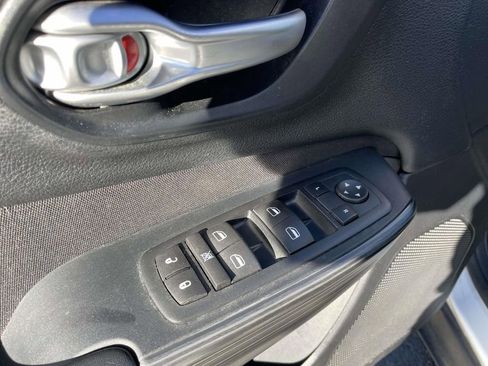 Used 2016 Jeep Cherokee Sport image 26