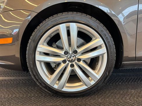Used 2015 Volkswagen Eos Executive image 12