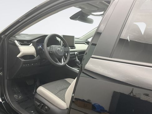 Used 2025 Toyota RAV4 XLE w/ Convenience Package AWD/4WD image 10
