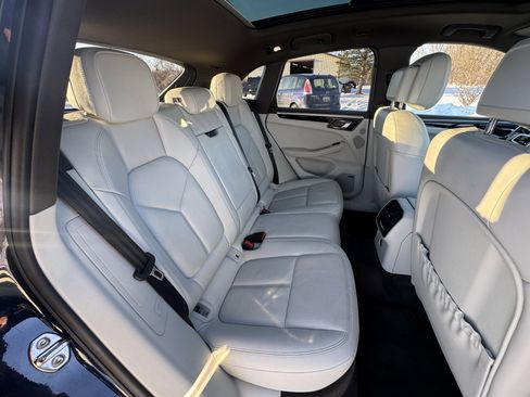 Used 2018 Porsche Macan S image 27