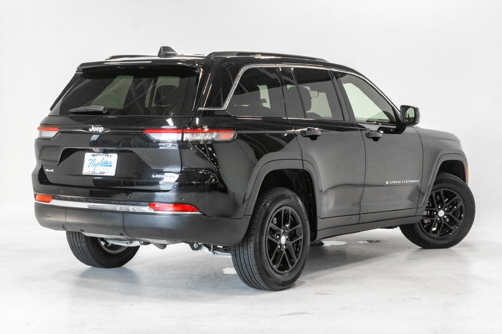 Used 2025 Jeep Grand Cherokee Laredo X w/ Luxury Tech Group I AWD/4WD image 29
