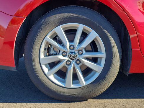 Used 2025 Toyota Camry LE image 5