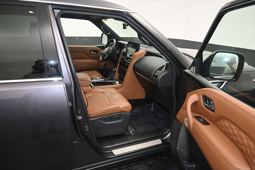 Used 2023 INFINITI QX80 Sensory w/ All-Season Package AWD/4WD image 10