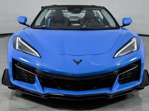 Used 2024 Chevrolet Corvette Z06 w/ Z07 Performance Package RWD image 5