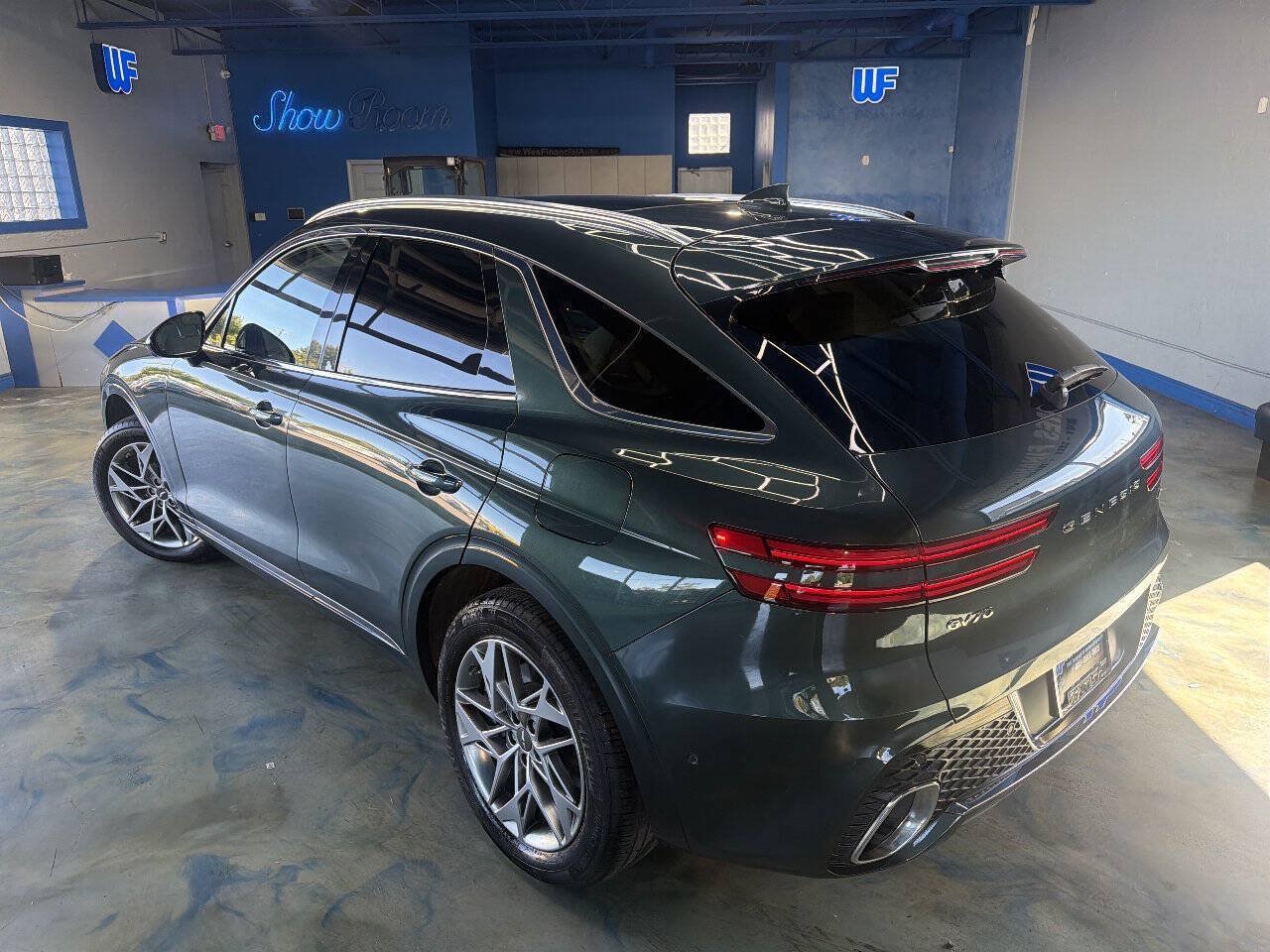 Used 2023 Genesis GV70 2.5T w/ Advanced Package AWD/4WD image 4