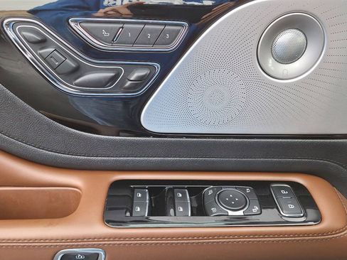 Used 2021 Lincoln Aviator Reserve w/ Equipment Group 201A image 27