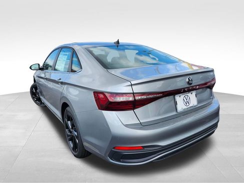 New 2025 Volkswagen Jetta SE image 4