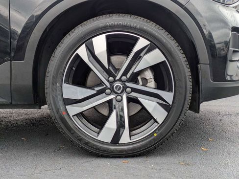 Certified 2023 Volvo XC40 B5 Plus w/ Protection Package Premier AWD/4WD image 11