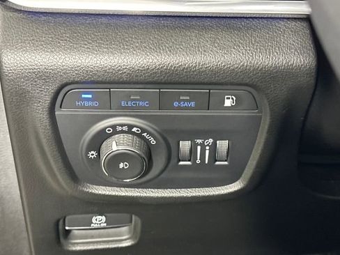 Used 2023 Jeep Grand Cherokee Overland image 19