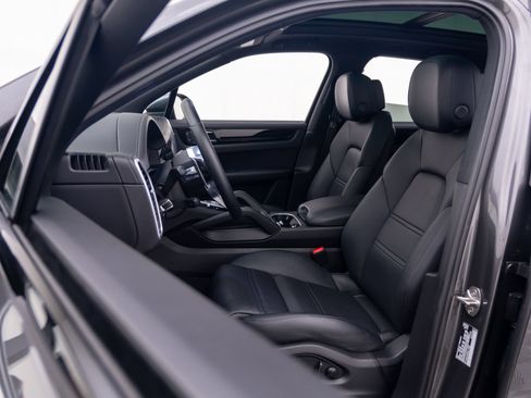 Certified 2023 Porsche Cayenne AWD/4WD image 5