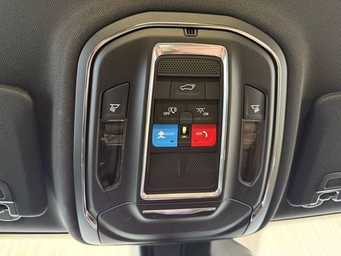 Used 2025 Jeep Grand Cherokee Limited w/ Trailer Tow Package AWD/4WD image 18
