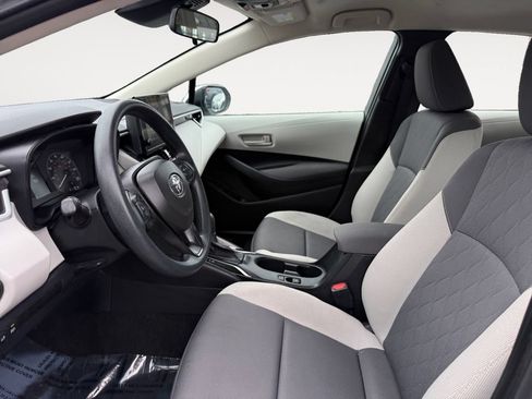 Used 2025 Toyota Corolla LE FWD image 9