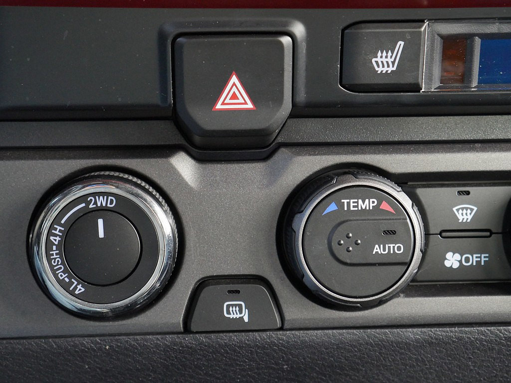 Used 2020 Toyota Tacoma TRD Off-Road w/ TRD Premium Off Road Package AWD/4WD image 44