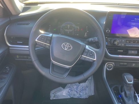 New 2026 Toyota Grand Highlander XLE image 10