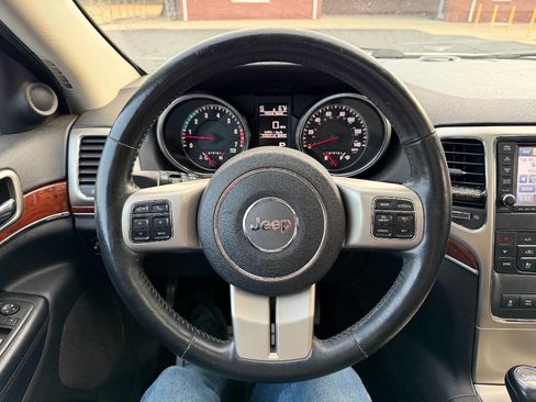 Used 2013 Jeep Grand Cherokee Limited w/ Advance Technology Group image 19