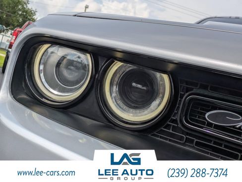 Used 2015 Dodge Challenger R/T RWD image 9