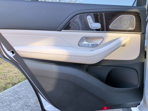 Used 2025 Mercedes-Benz GLS 450 4MATIC image 41