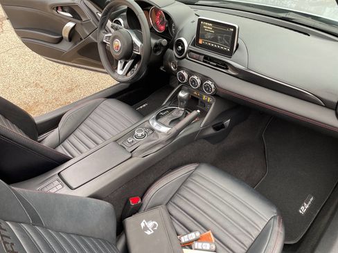 Used 2018 FIAT 124 Spider Abarth w/ Convenience Group image 8