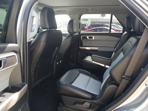 Used 2023 Ford Explorer XLT w/ Equipment Group 202A AWD/4WD image 14