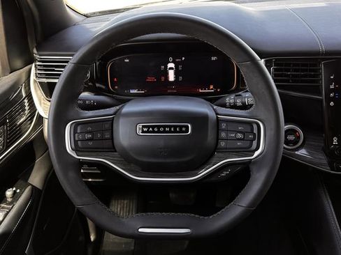 Used 2022 Jeep Wagoneer Series II image 11