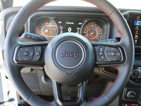 Used 2024 Jeep Wrangler Rubicon w/ Convenience Group AWD/4WD image 27